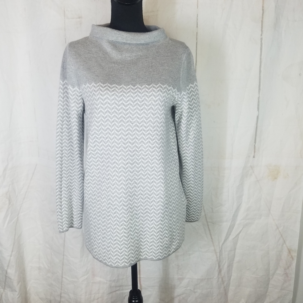 Aspen gray Chevron print crew neck sweater
